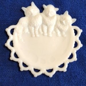 Milk glass decorative, dresser dish or plate with a raised kittens nice
